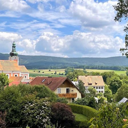 Ferienwohnungen Am Kirchberg Neualbenreuth Buitenkant foto