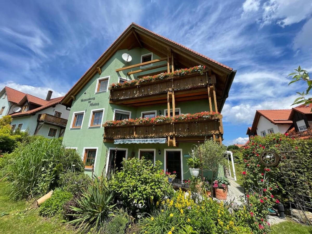 Ferienwohnungen Am Kirchberg Neualbenreuth Buitenkant foto