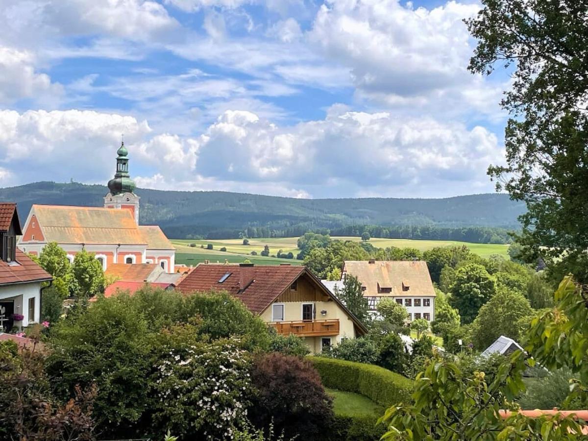 Ferienwohnungen Am Kirchberg Neualbenreuth Buitenkant foto