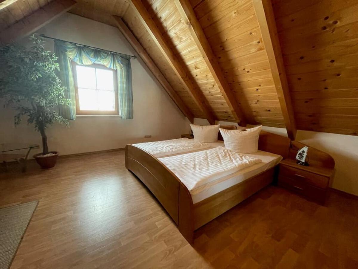 Ferienwohnungen Am Kirchberg Neualbenreuth Buitenkant foto