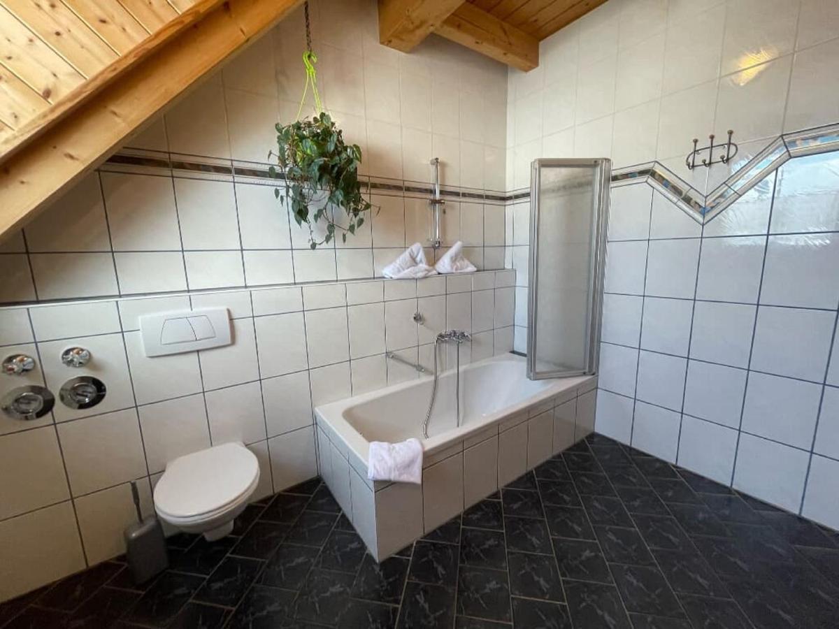 Ferienwohnungen Am Kirchberg Neualbenreuth Buitenkant foto